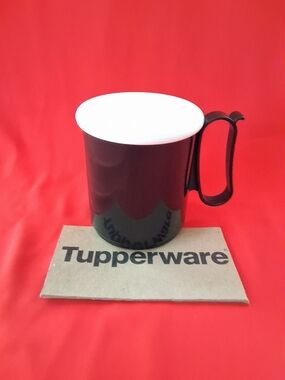 Tupperware That'S A Mug  with White Lid and Handle